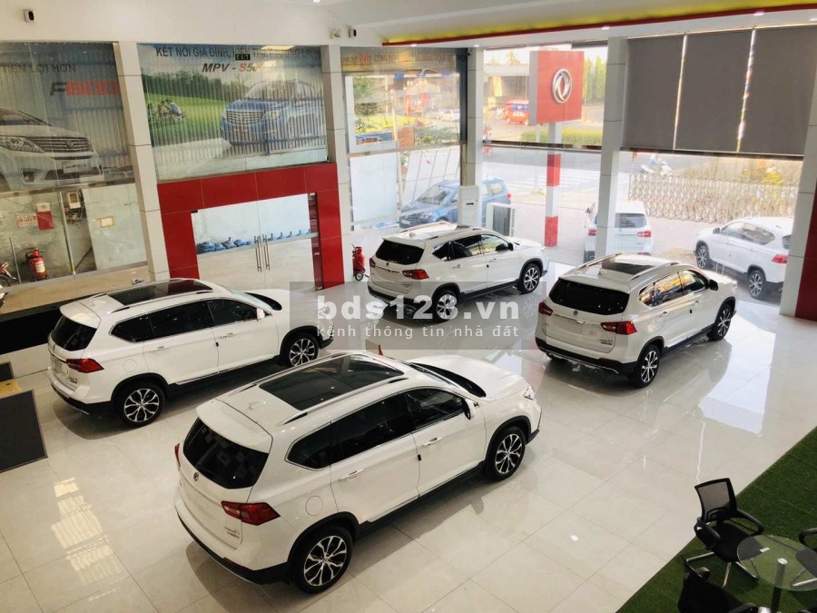 Sang mặt bằng showroom xe hơi tại Tp. Thủ Đức, giá 250 triệu/tháng, liên hê 0912673515
