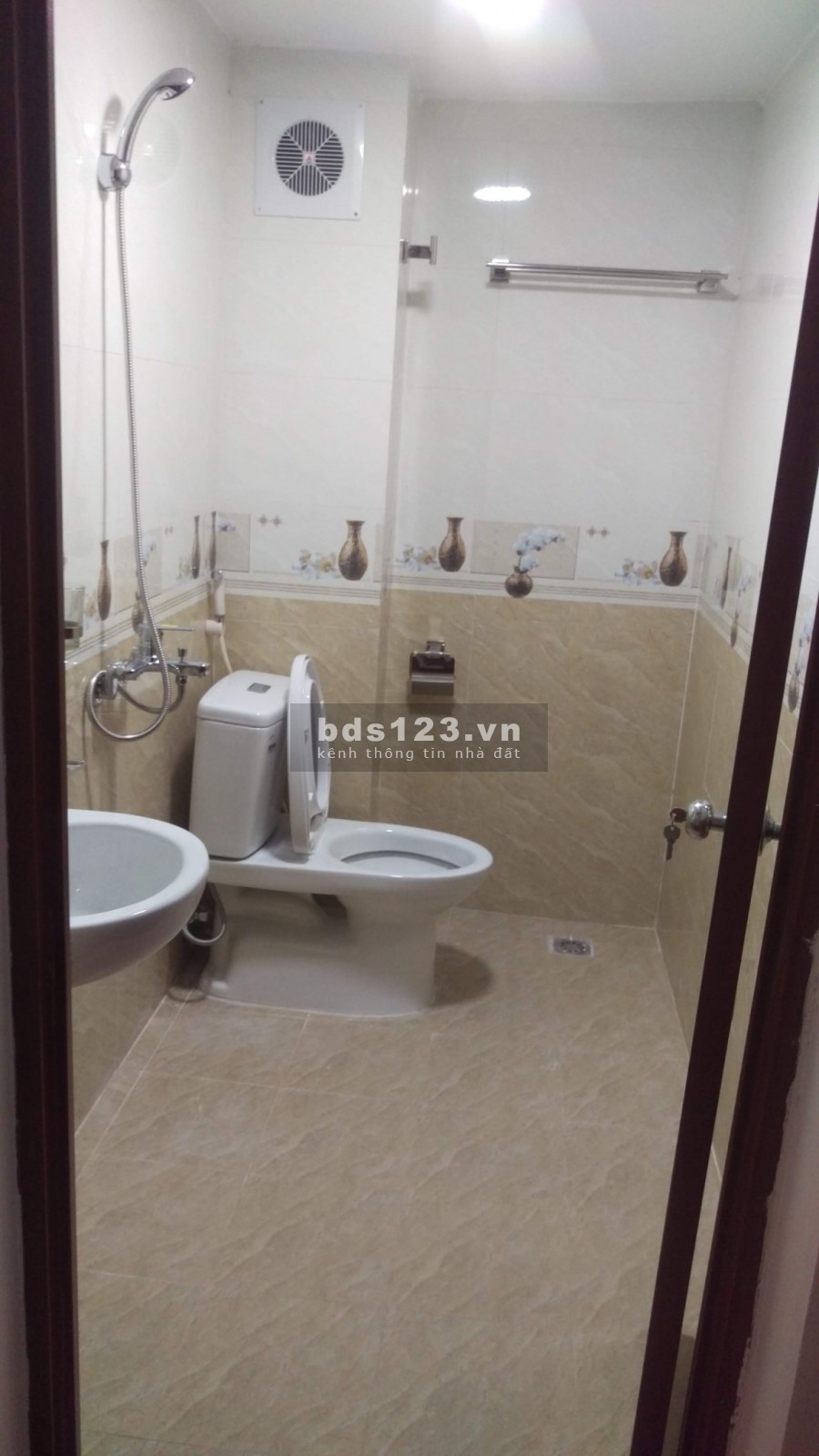 Bán nhà Cát Linh 43m2 5 tầng. Sát phố. Đẹp lung linh. Vào ở luôn. Giá 4.5 tỷ có TL