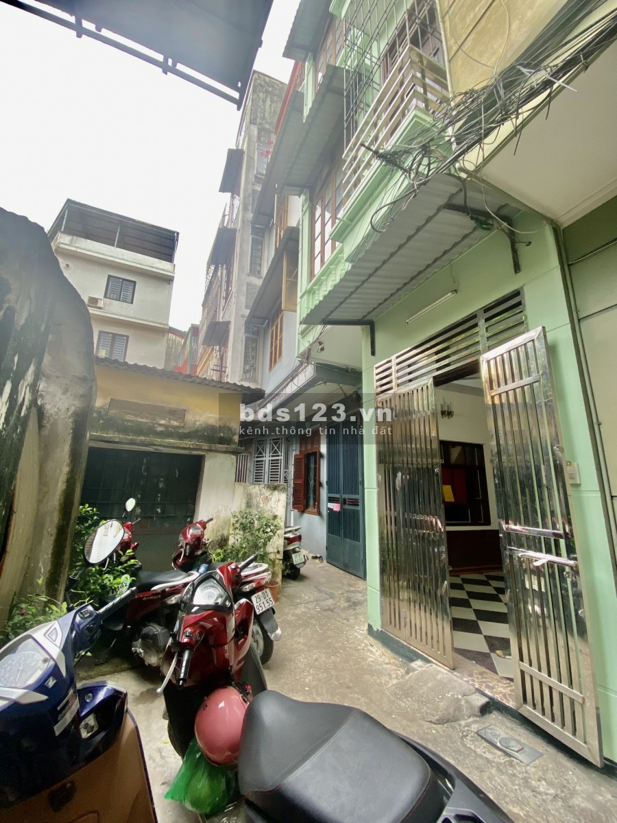 Bán gấp nhà Bạch Mai, gần phố Huế, 5 tầng, ngõ trước nhà 3m, giá nhỉnh 2 tỷ, 3 phòng ngủ