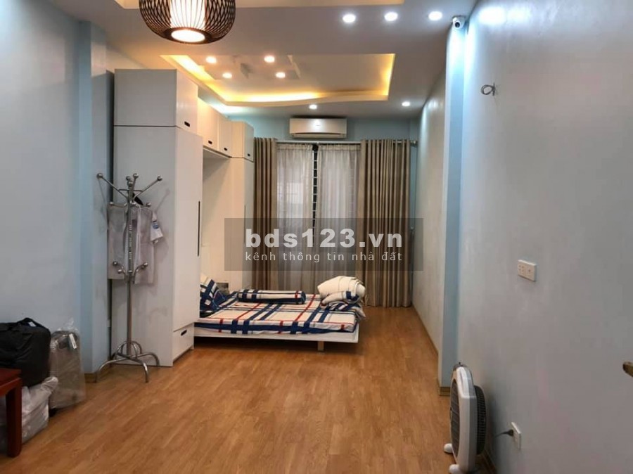 Bán nhà phố nguyên căn Trần Thái Tông Quận Cầu Giấy vừa tiền đẹp, giá chỉ hơn 4 tỷ