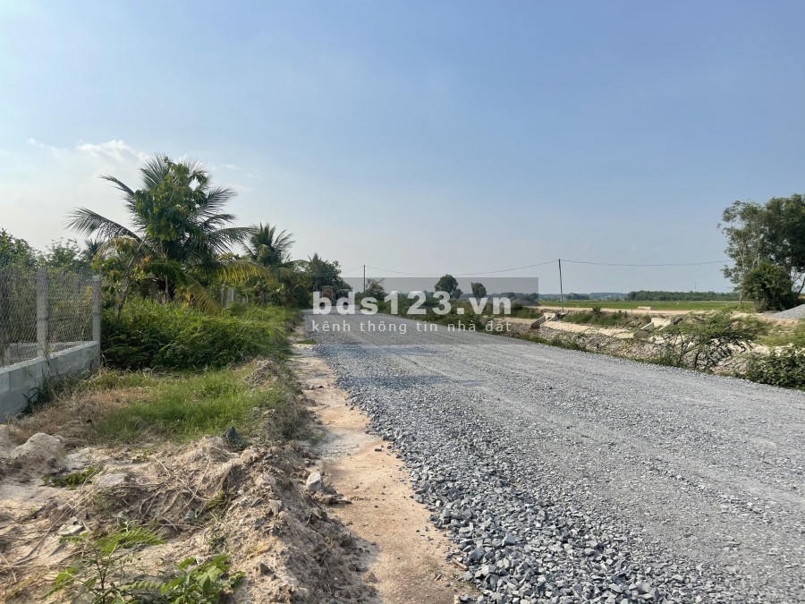 Đất mặt tiền đường view kênh Đức Lập xã Trung Lập Hạ đường thông Nguyễn thị Rành
