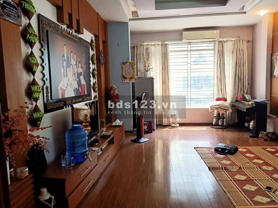 Bán gấp nhà đẹp phố Trương Định, chuyển công tác nên bán gấp, diện tích 42m2, 5 tầng