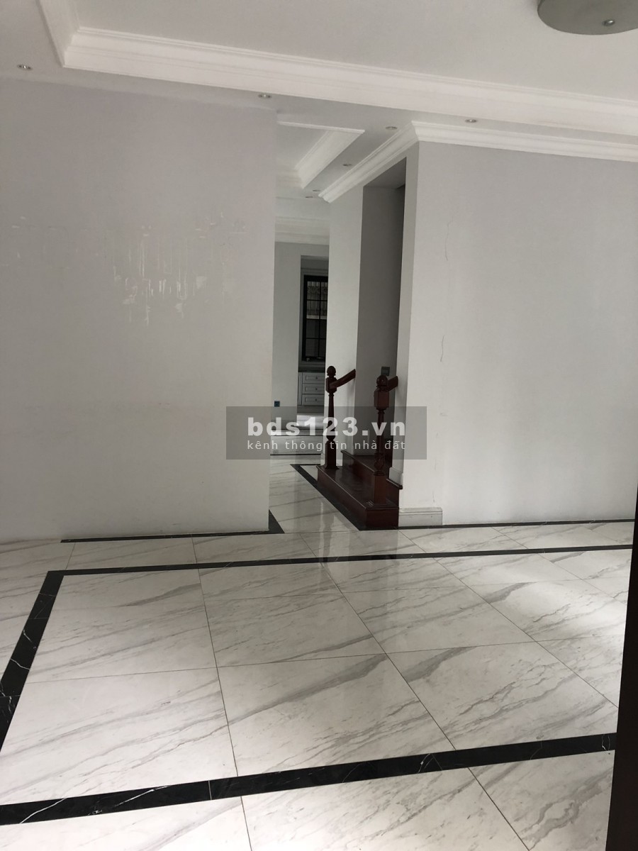 Tôi cần cho thuê biệt thự Bùi Xuân Phái KĐT Mỹ Đình 2. Diện tích 180m, giá 28 tr/th. LH 0963916547