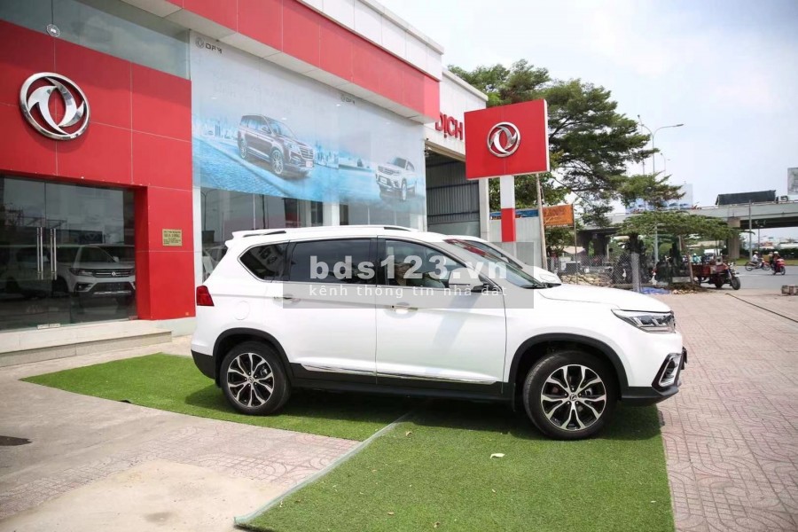 Sang mặt bằng showroom xe hơi tại Tp. Thủ Đức, giá 250 triệu/tháng, liên hê 0912673515