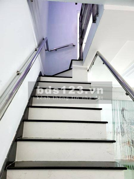 Bán nhà nguyên căn Quận Tân Bình giá rẻ chỉ 4.5 tỷ hỗ trợ vay, liên hệ xem nhà 0909194247