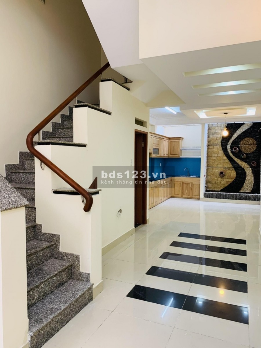 Bán nhà Gò Vấp, Hẻm Xe tải, diện tích sử dụng 72m2, đúc kiên cố 3 tầng, Giá Rẻ.