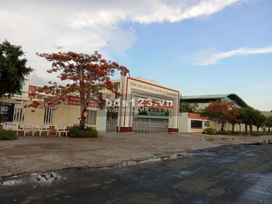 Bán gấp lô đất góc 3MT đường Tôn Đức Thắng với Nguyễn Tài 13.5x40m thổ cư 100% giá chỉ 20tr/m