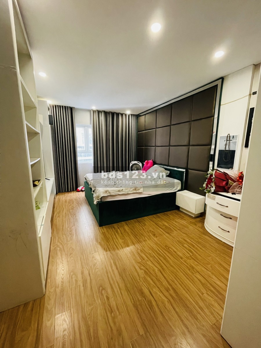 Cho thuê chung cư Time Tower Lê Văn Lương, căn 3 ngủ, full đồ, 15 triệu/th. LH 0377983070