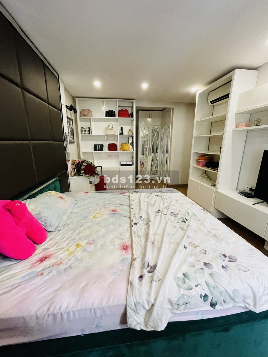 Cho thuê chung cư Time Tower Lê Văn Lương, căn 3 ngủ, full đồ, 15 triệu/th. LH 0377983070