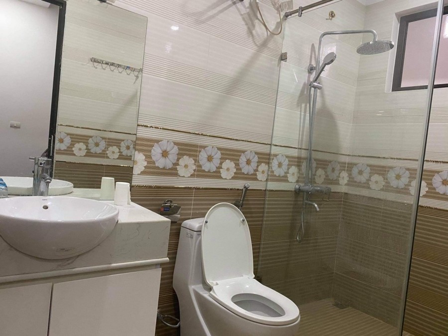 Bán nhà chính chủ Ngõ 22 phố Ngô Gia Khảm Ngọc Lâm, Long Biên, dtsd 36m2 5 tầng đúc, giá 3 tỷ