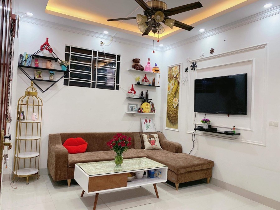 Bán nhà chính chủ Ngõ 22 phố Ngô Gia Khảm Ngọc Lâm, Long Biên, dtsd 36m2 5 tầng đúc, giá 3 tỷ