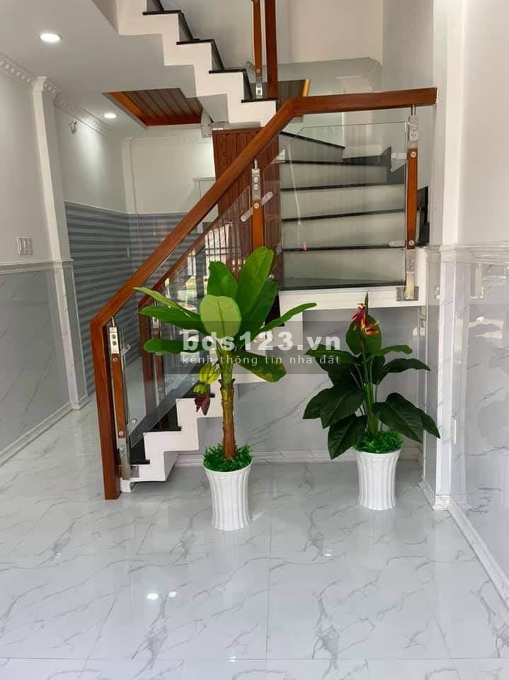 Bán nhà nguyên căn đúc kiên cố 3 tầng Huỳnh Văn Bánh, ngã tư Phú Nhuận, giá bán 2.5 tỷ