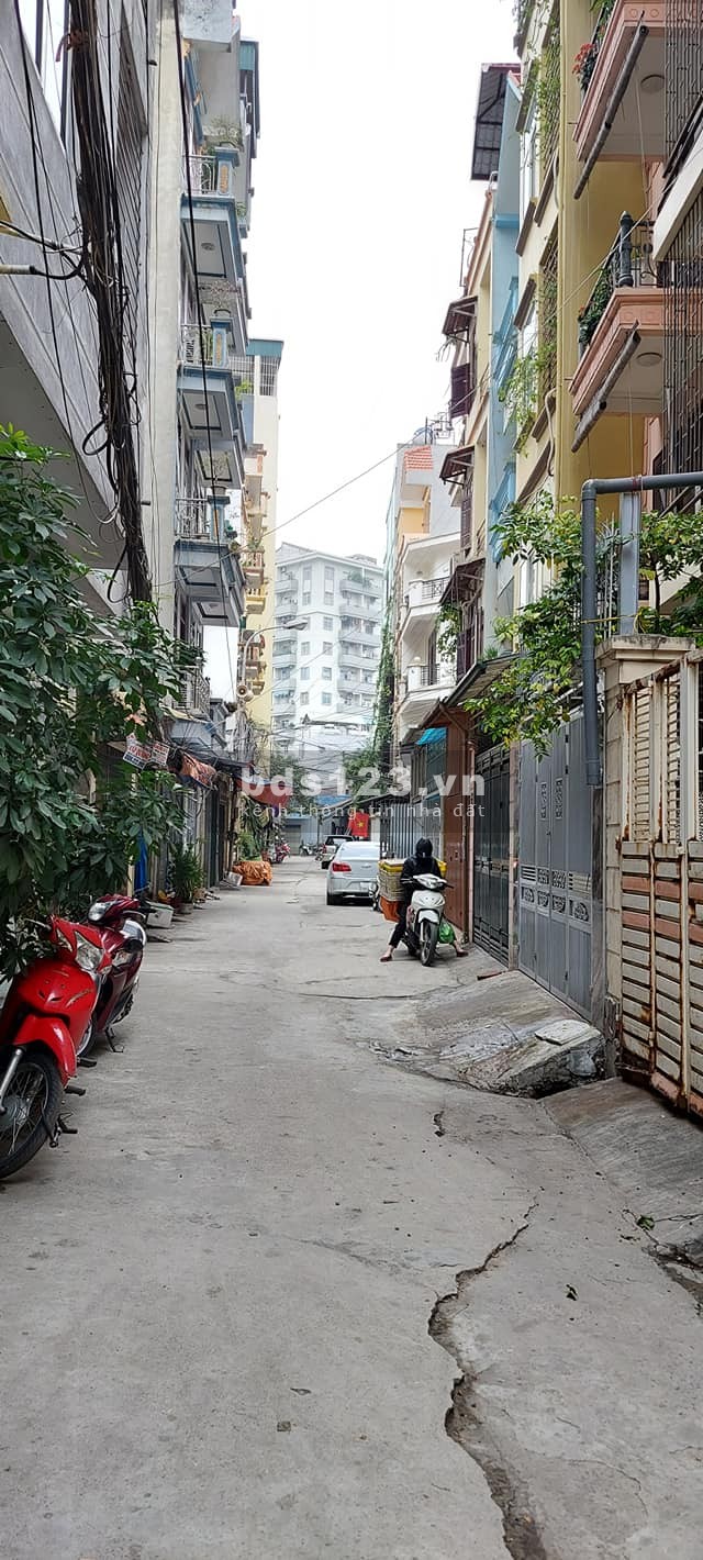 Bán nhà ngõ ô tô đỗ cửa Nguyễn Khánh Toàn, dt 46m, mt 3.4m, 4 tầng, giá 6.8 tỷ, lh 0975513371