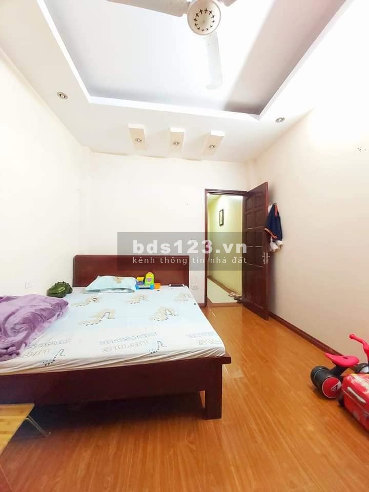 Bán nhà ngõ ô tô đỗ cửa Nguyễn Khánh Toàn, dt 46m, mt 3.4m, 4 tầng, giá 6.8 tỷ, lh 0975513371