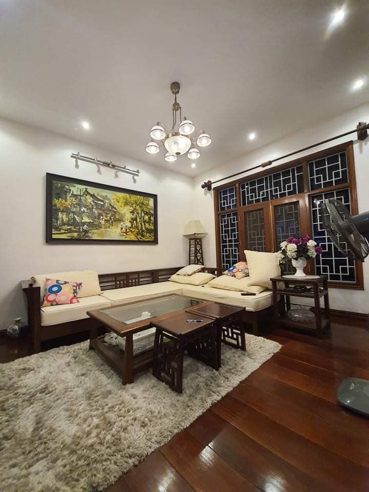 Biệt thự sân vườn phố Nguyễn Khánh Toàn Quận Cầy Giấy, vào ở ngay, tiên kinh doanh