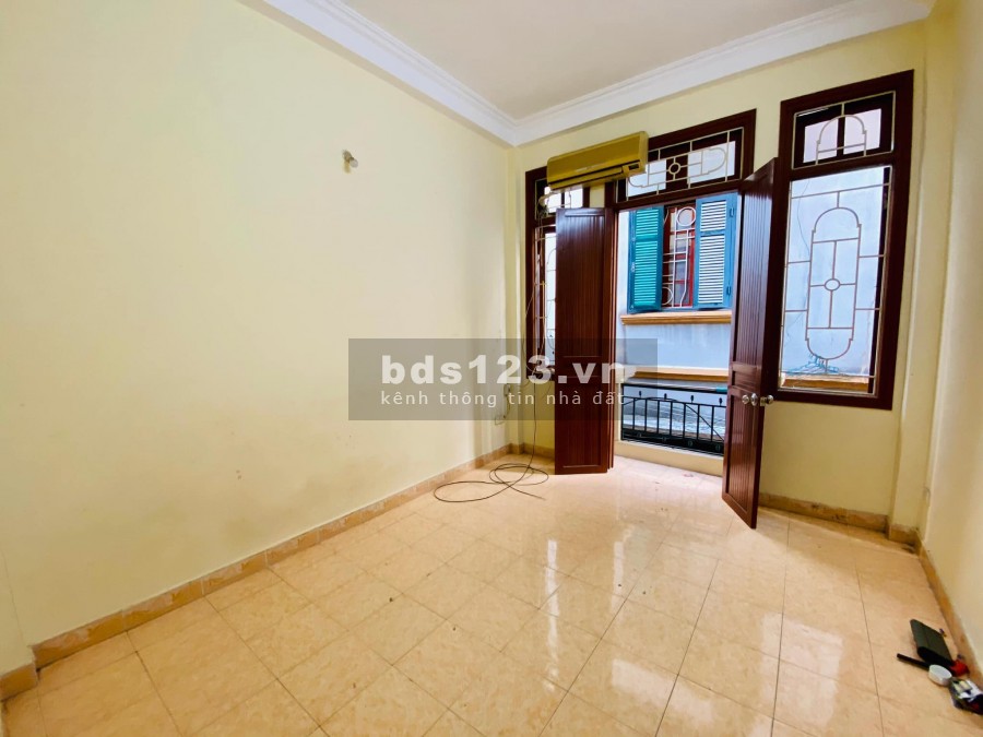 Căn duy nhất Lạc Long Quân bán giá cực sốc giá chỉ nhỉnh 2 tỷ sổ chính chủ bàn giao ngay