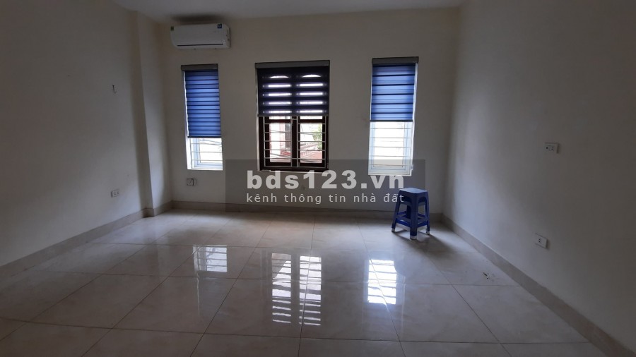 Bán nhà Ngọc Thuỵ Quận Long Biên, 4 tầng đúc, ngõ thông rộng giá chưa đến 3 tỷ