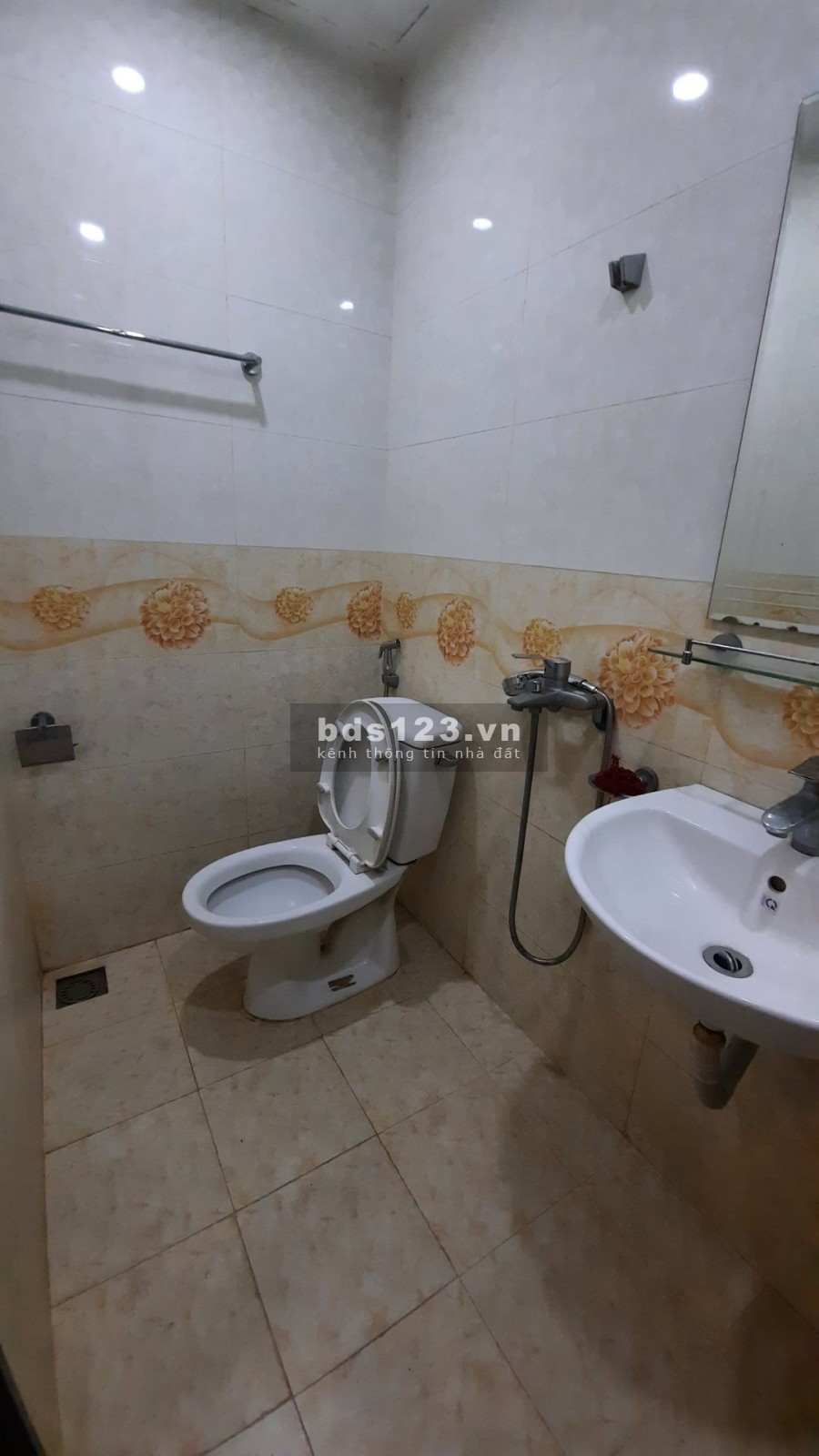 Bán nhà Ngọc Thuỵ Quận Long Biên, 4 tầng đúc, ngõ thông rộng giá chưa đến 3 tỷ