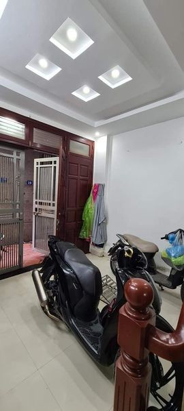 Bán nhà nguyên căn 5 tầng chính chủ bao đẹp vào ở ngay, khu phân lô, mặt tiền đường rộng