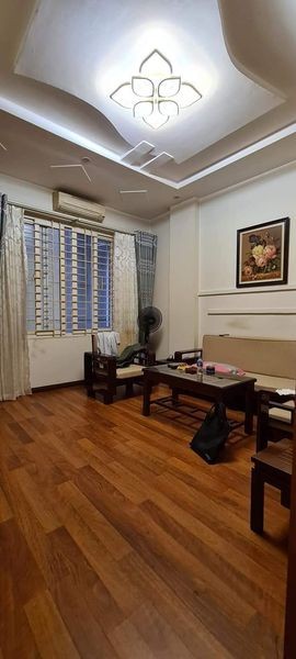 Bán nhà nguyên căn 5 tầng chính chủ bao đẹp vào ở ngay, khu phân lô, mặt tiền đường rộng
