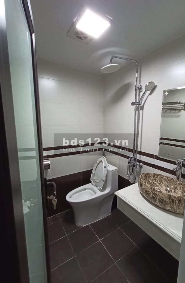 Bán nhà trung tâm Quận Đống Đa, dt 48m2, 6 tầng đường thoáng, dọn bào ở luôn, giá chỉ 3.4 tỷ