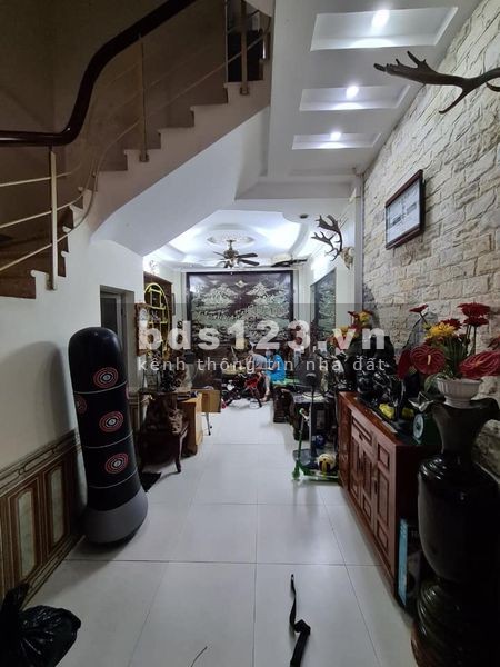 Siêu phẩm Bùi Xương Trạch Quận Thanh Xuân diện tích 41m2 đúc 5 tầng giá bán 6.1 tỷ