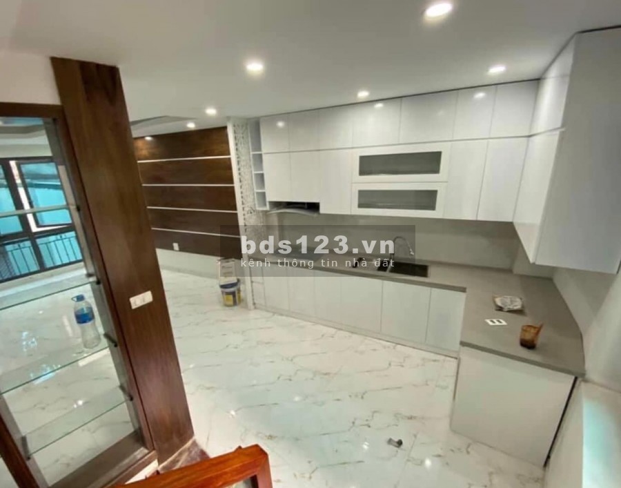 Bán gấp nhà Cầu Giấy nguyên căn lô góc ga ra ô tô mặt tiền 5,1m giá hợp lí giá bán 6.25 tỷ