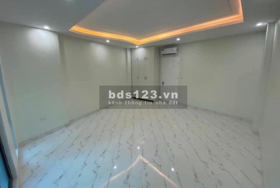 Bán gấp nhà Cầu Giấy nguyên căn lô góc ga ra ô tô mặt tiền 5,1m giá hợp lí giá bán 6.25 tỷ