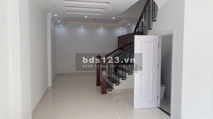 Nhà mới đẹp ô tô vào nhà, diện tích 55m2, 4 tầng, giá 4x tỷ Thượng Thanh Long Biên, ở ngay