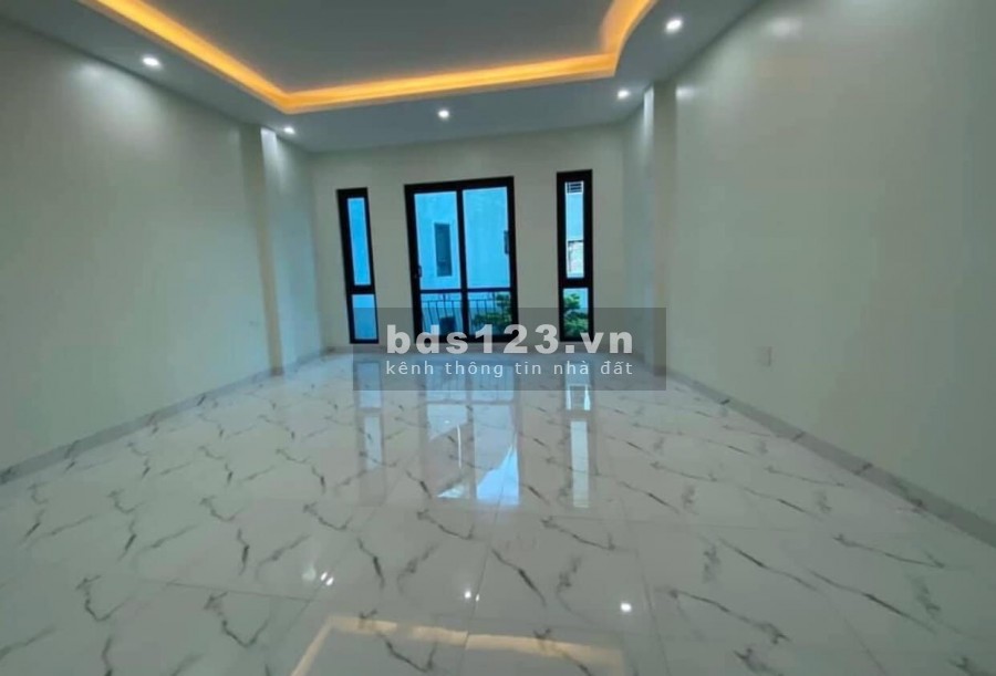Bán gấp nhà Cầu Giấy nguyên căn lô góc ga ra ô tô mặt tiền 5,1m giá hợp lí giá bán 6.25 tỷ