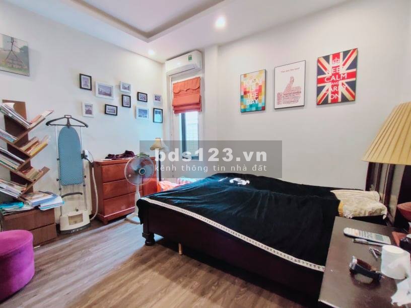 Chính chủ cần vốn bán nhà 50m2 ngõ Lâm Du, Long Biên, 5 tầng, oto, nhỉnh 5 tỷ.