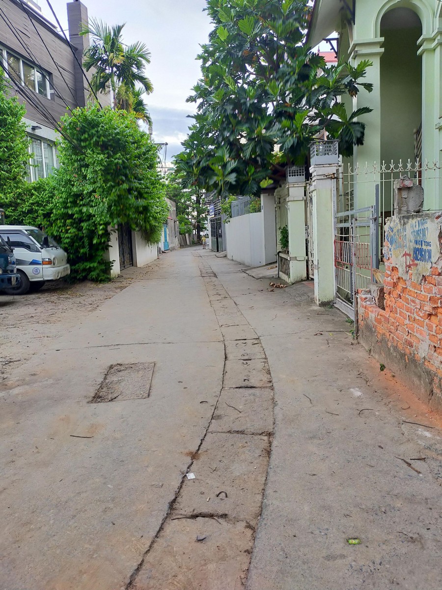 Bán đất Nguyễn Văn Cừ, Quận Long Biên, diện tích sử dụng 32m2, giá bán nhỉnh 2 tỷ.