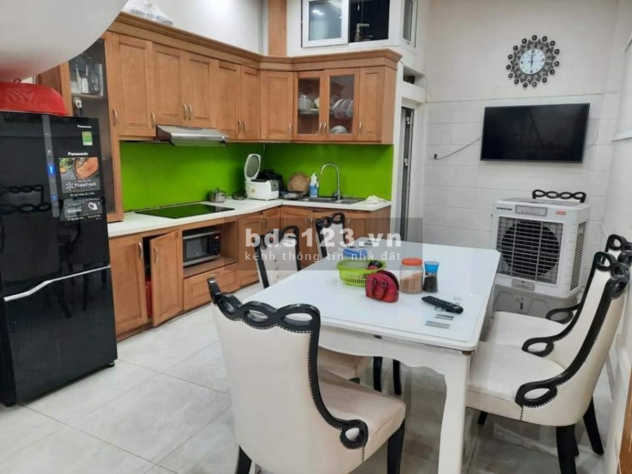 Bán nhà Hoàng Đạo Thành mới kính coong gần ô tô về ở luôn diện tích 36m2 giá 3.7 tỷ