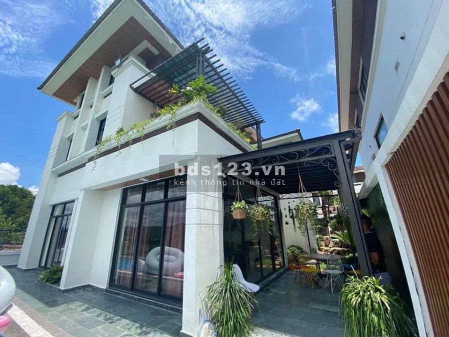 Bán căn biệt thự view Vịnh Hạ Long, 300m2 có bể bơi riêng, sân golf 18 hố