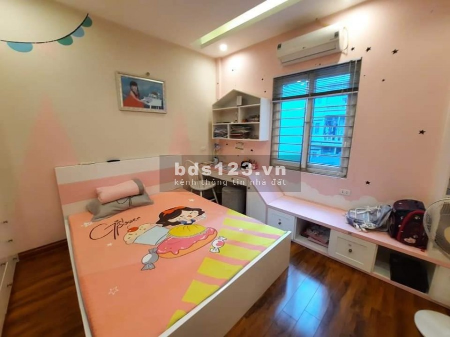 Bán nhà Hoàng Đạo Thành mới kính coong gần ô tô về ở luôn diện tích 36m2 giá 3.7 tỷ