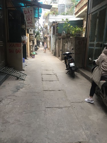 Bán nhà Minh Khai, ngõ rộng ô tô tránh, diện tích sử dụng 40m2, giá bán 2.9 tỷ, lh 0983946102