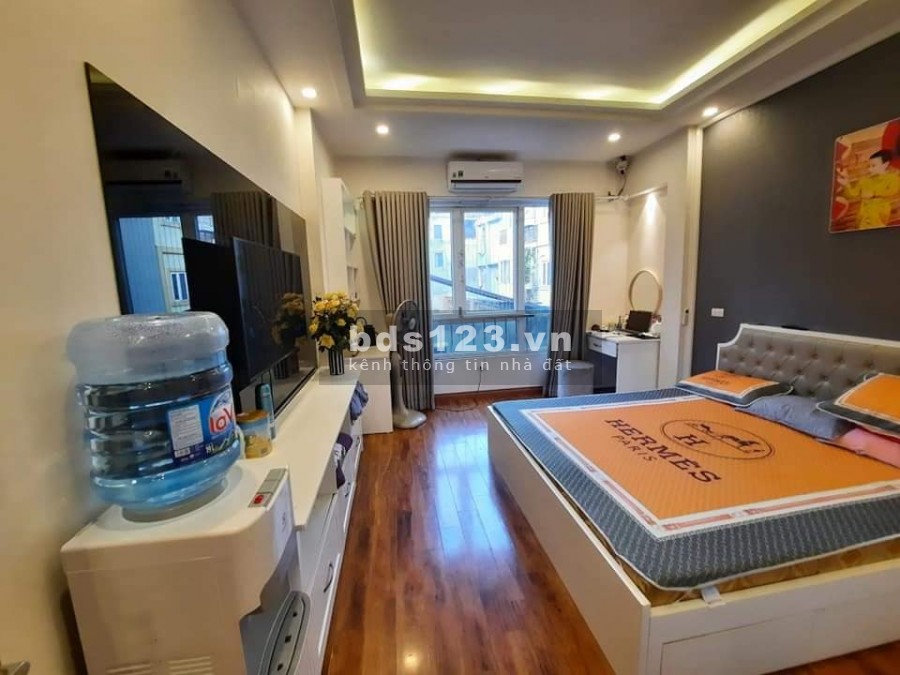 Bán nhà Hoàng Đạo Thành mới kính coong gần ô tô về ở luôn diện tích 36m2 giá 3.7 tỷ