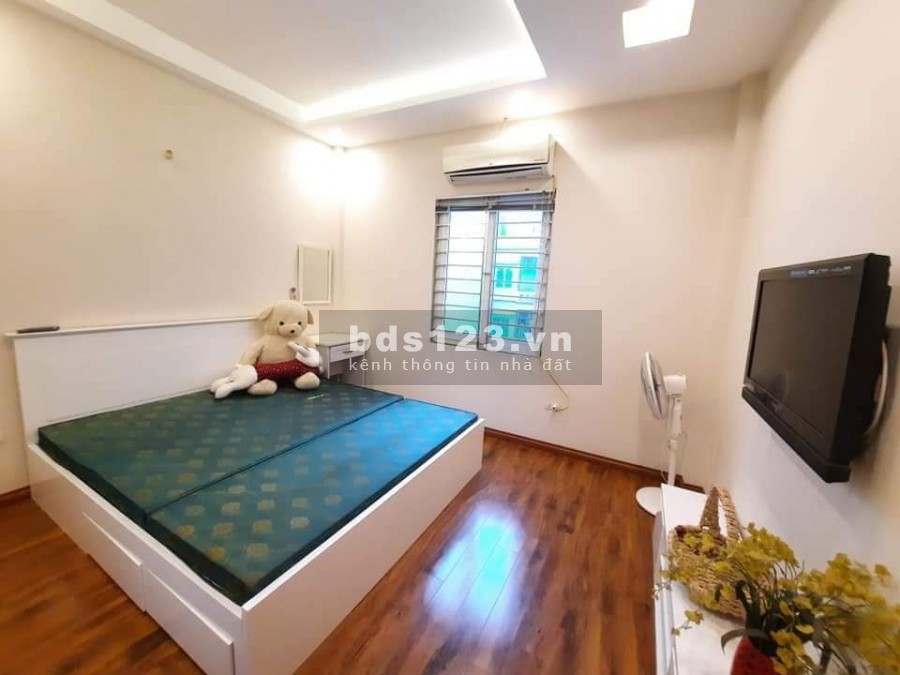 Bán nhà Hoàng Đạo Thành mới kính coong gần ô tô về ở luôn diện tích 36m2 giá 3.7 tỷ