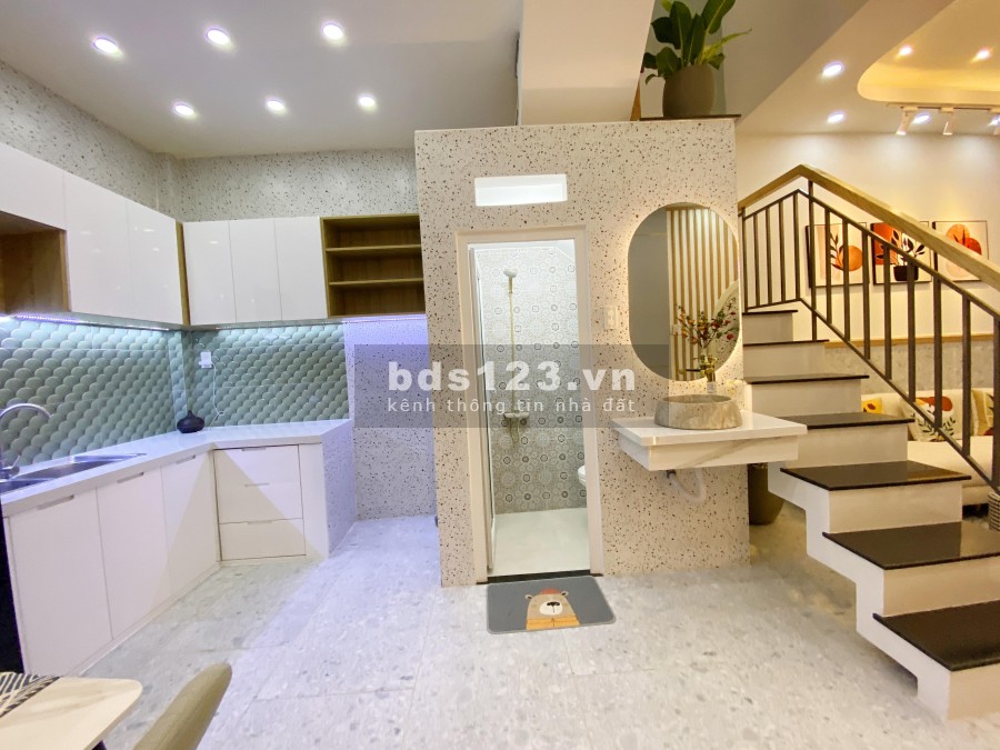 Bán nhà nguyên căn phường 6 Quận Gò Vấp, nhà mặt tiền khu Vip, 5 tầng dtsd 90m2, nở hậu
