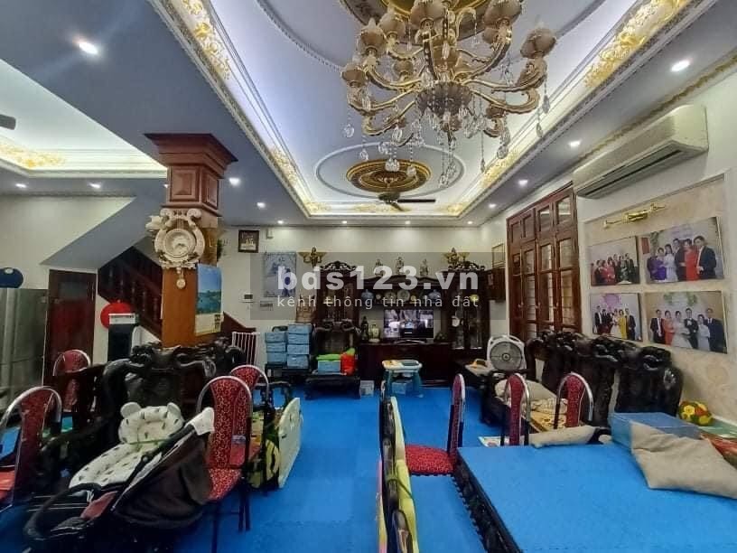 Bán biệt thự sân vườn Quận Hai Bà Trưng, đẳng cấp, giá bán 15 tỷ khu an ninh, dân trí cao