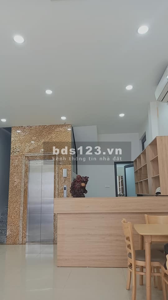 Bán nhà Xuân La thang máy gara ô tô phân lô ở sướng dtsd 68m2, 6 tầng, giá 12.3. tỷ