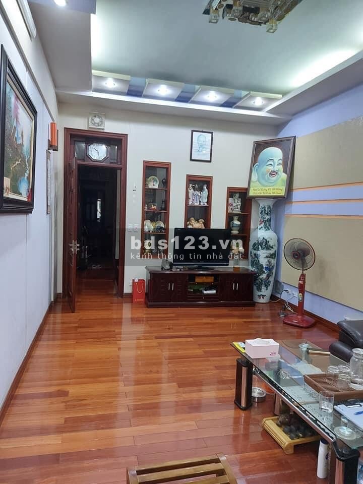 Bán nhà Bạch Đằng, diện tích sử dụng 100m2, 4 tầng, mặt tiền 8.3m, giá 7.2 tỷ ô tô đỗ cửa