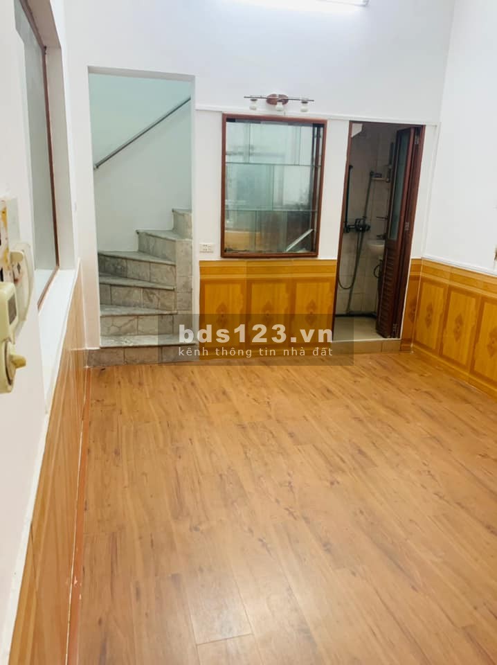 Bán nhà nguyên căn ngõ Thông Phong gần Văn Miếu, giá bán chỉ 1.8 tỷ, lh 0902317688