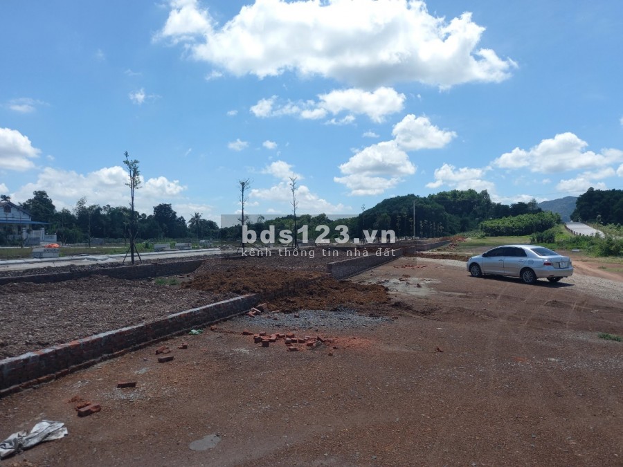 Bán đất dự án trung tâm thị trấn Thanh Hà, giá bán 9 triệu/m2, mặt tiền đường lớn 5m