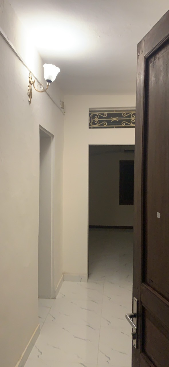 Cho thuê chung cư cũ tầng 4 khu nhà cán bộ công chức ở tại 32A Hào Nam, đối diện Nhạc Viện Quốc gia