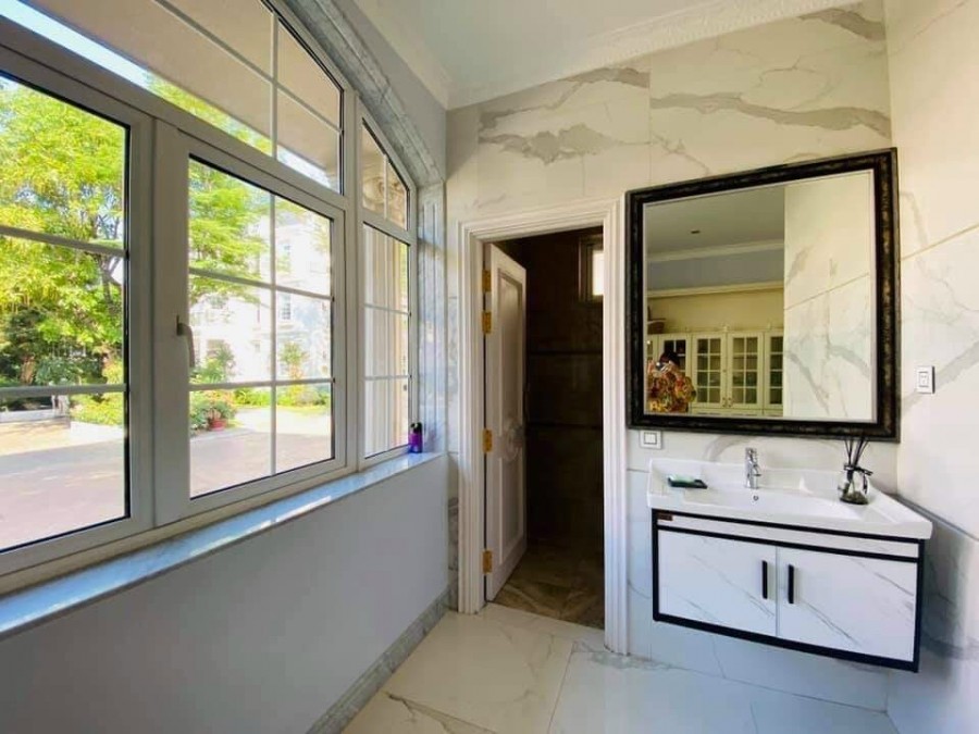 Bán nhà Quận 1 Nguyễn Trãi giá bán 40 tỷ ngang 4,8m, 5 tầng BTCT vị trí đẹp, hiếm