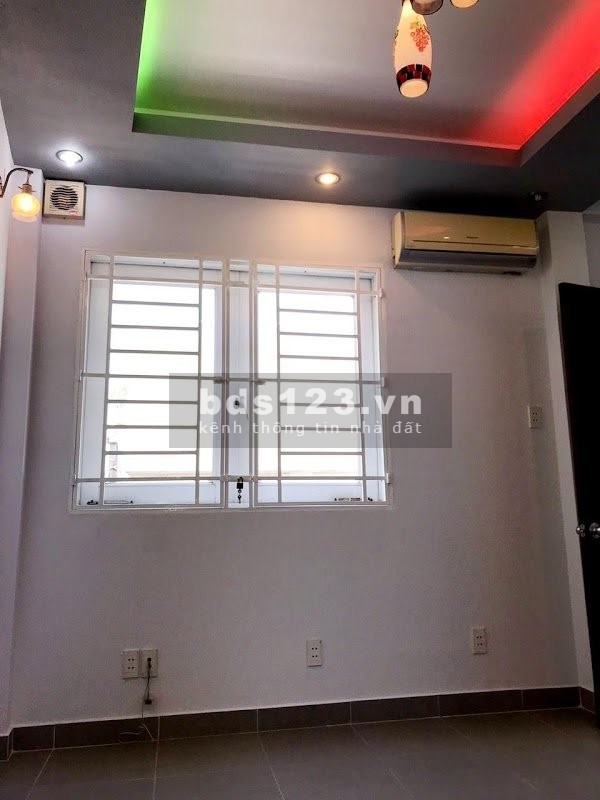 Bán nhà Quận 10, 4 tầng, giá rẻ chỉ 4.5 tỷ, hỗ trợ vay ngân hàng pháp lý đầy đủ, lhcc
