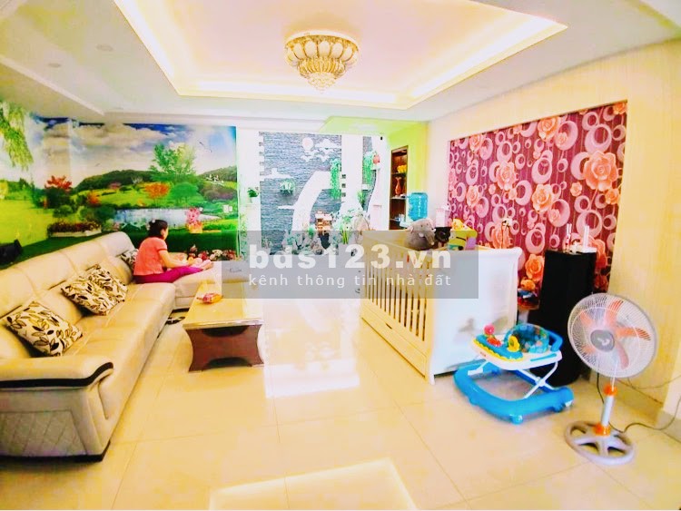 Bán nhà nguyên căn phường 6 Quận Gò Vấp, nhà mặt tiền khu Vip, 5 tầng dtsd 90m2, nở hậu
