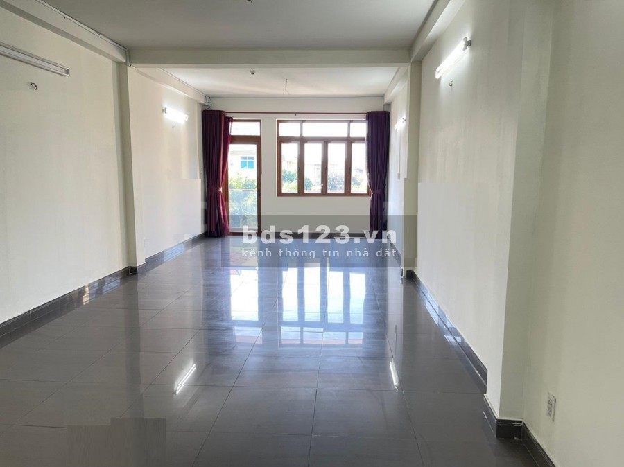 Nhà mặt tiền Trần Hưng Đạo mt 4.5m, dt 23m2, 5 tầng đúc thuận tiện kinh doanh