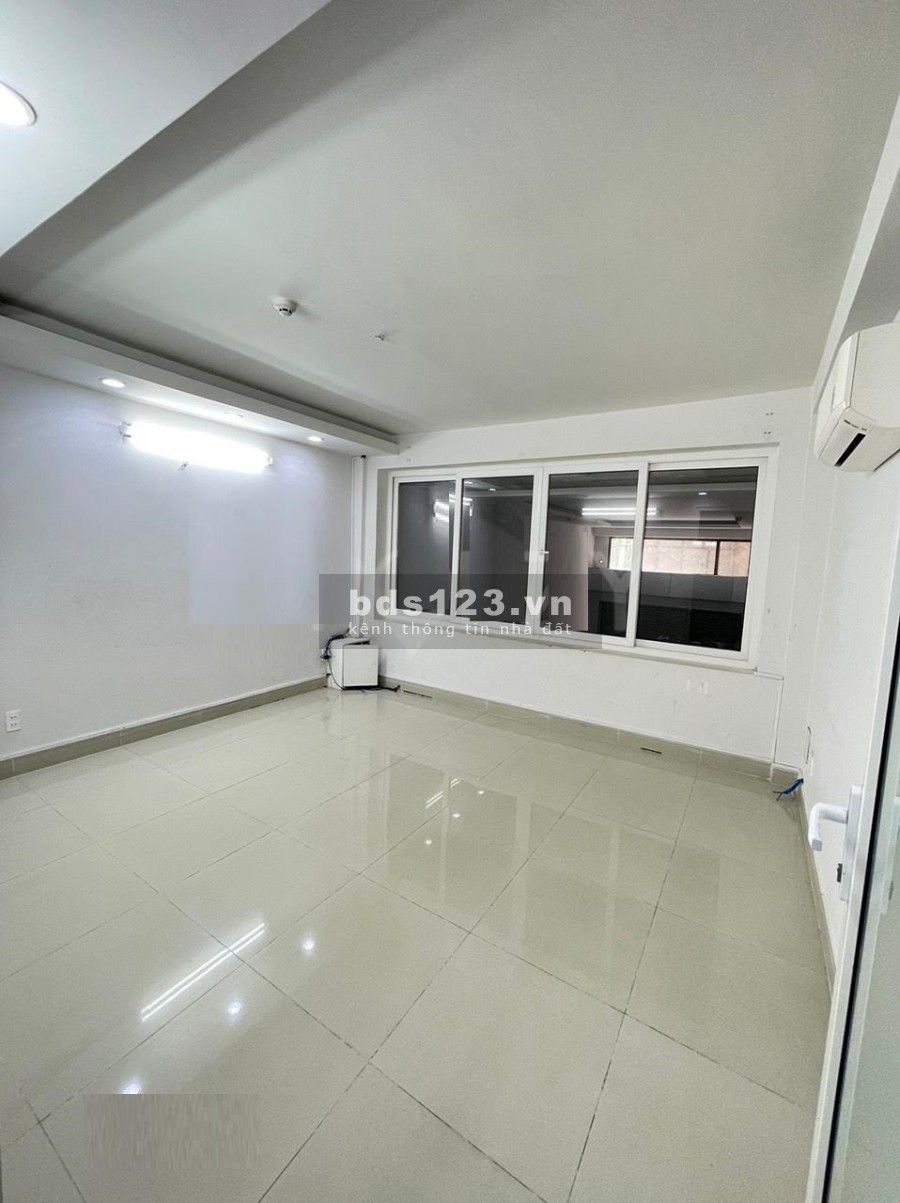 Nhà mặt tiền Trần Hưng Đạo mt 4.5m, dt 23m2, 5 tầng đúc thuận tiện kinh doanh